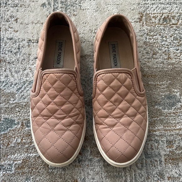 ‼️ Steve Madden Quilted Pink Slip-Ons ‼️ - Picture 3 of 4
